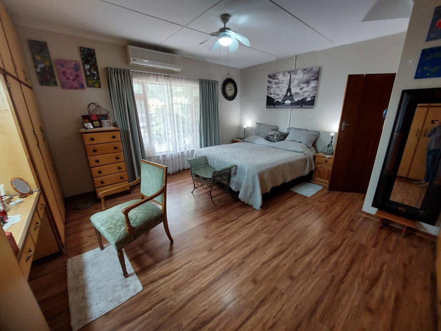 5 Bedroom Property for Sale in Oudtshoorn South Western Cape